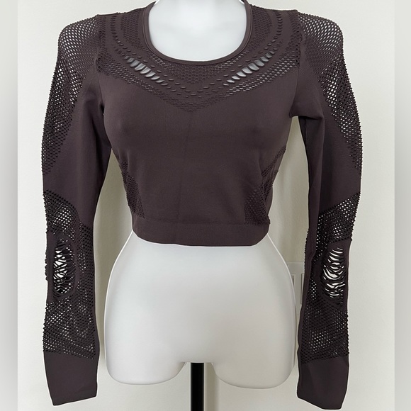 Alo Yoga Siren Long Sleeve Crop Top Long Sleeve (Size 3): Raisin Color - Picture 3 of 5